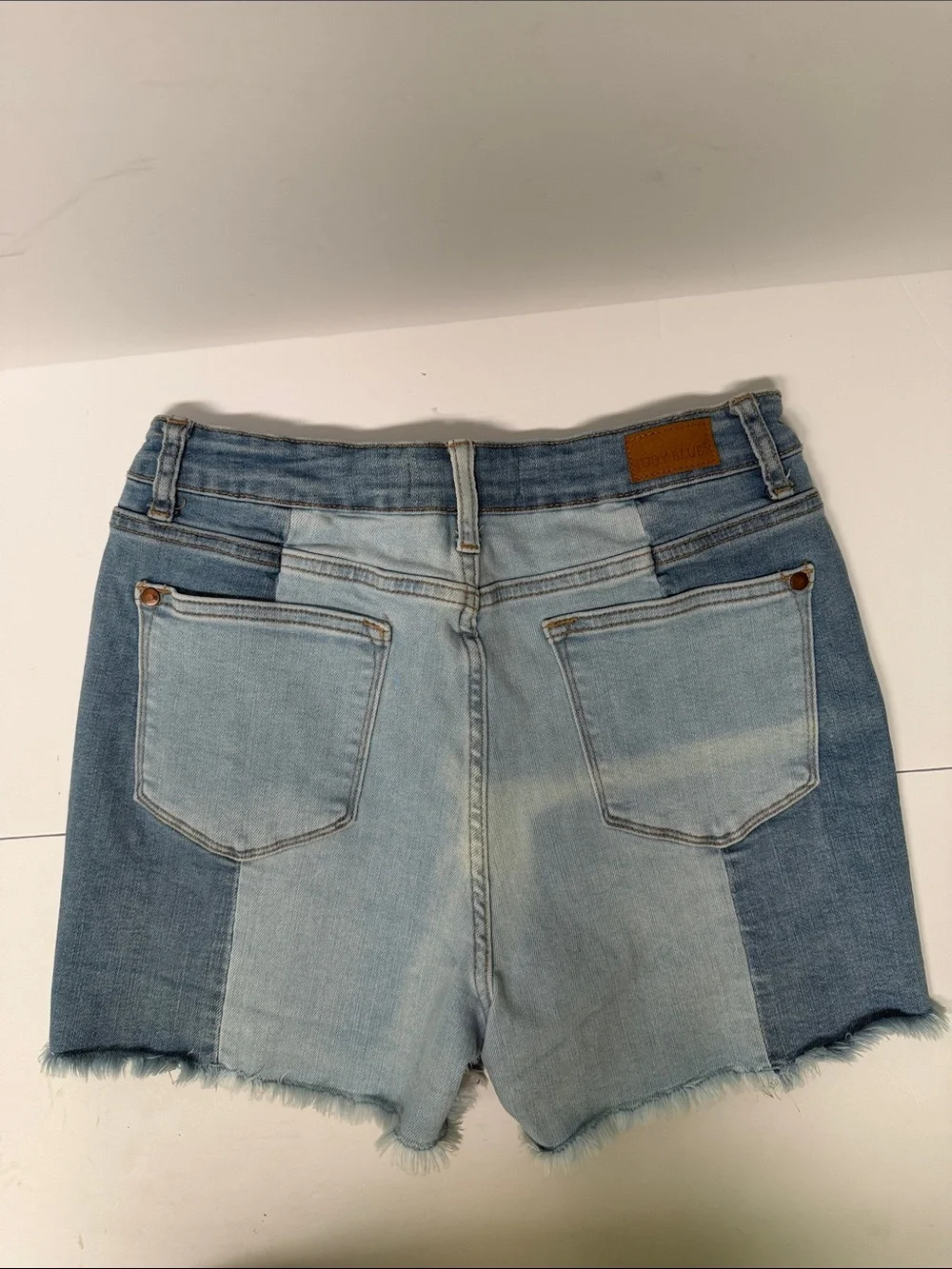 Judy Blue Two-Tone Denim Bessie Shorts Size Large